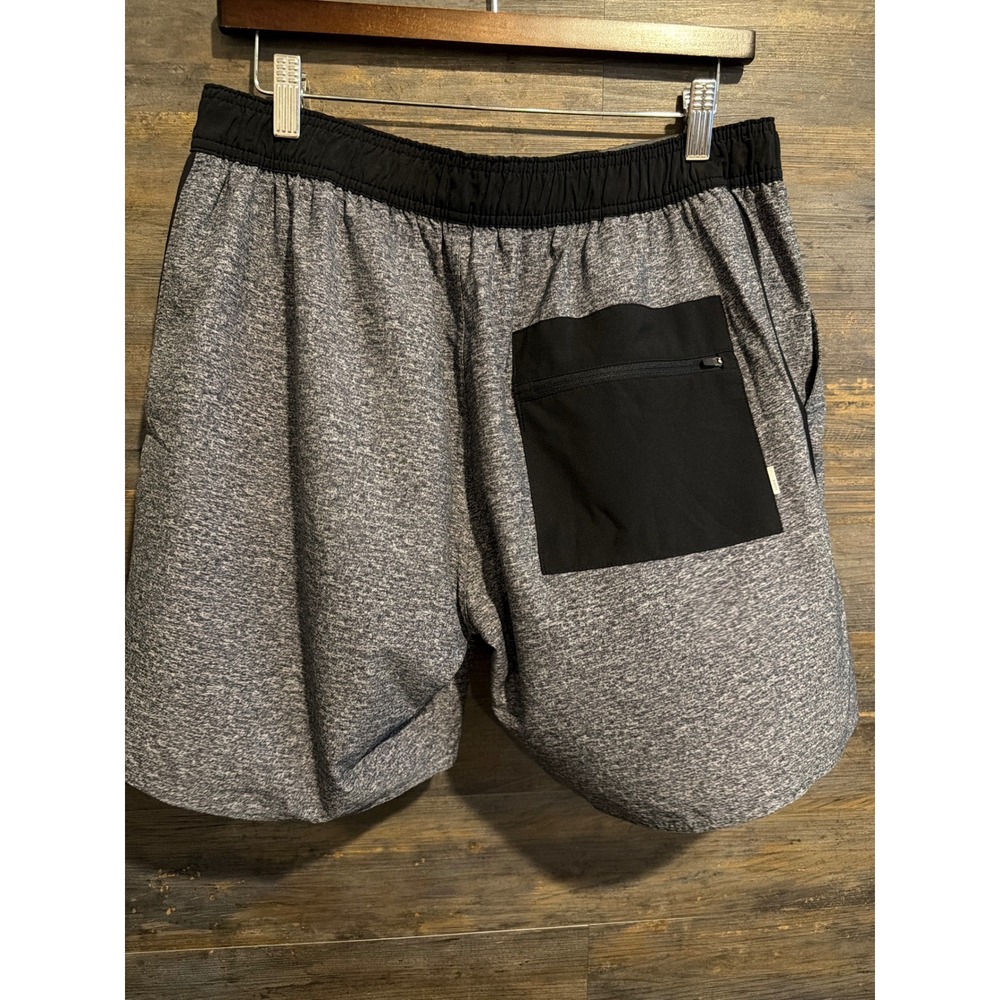 Vuori Banks Shorts Mens Medium Gray Heather Performance Athletic Swim V341